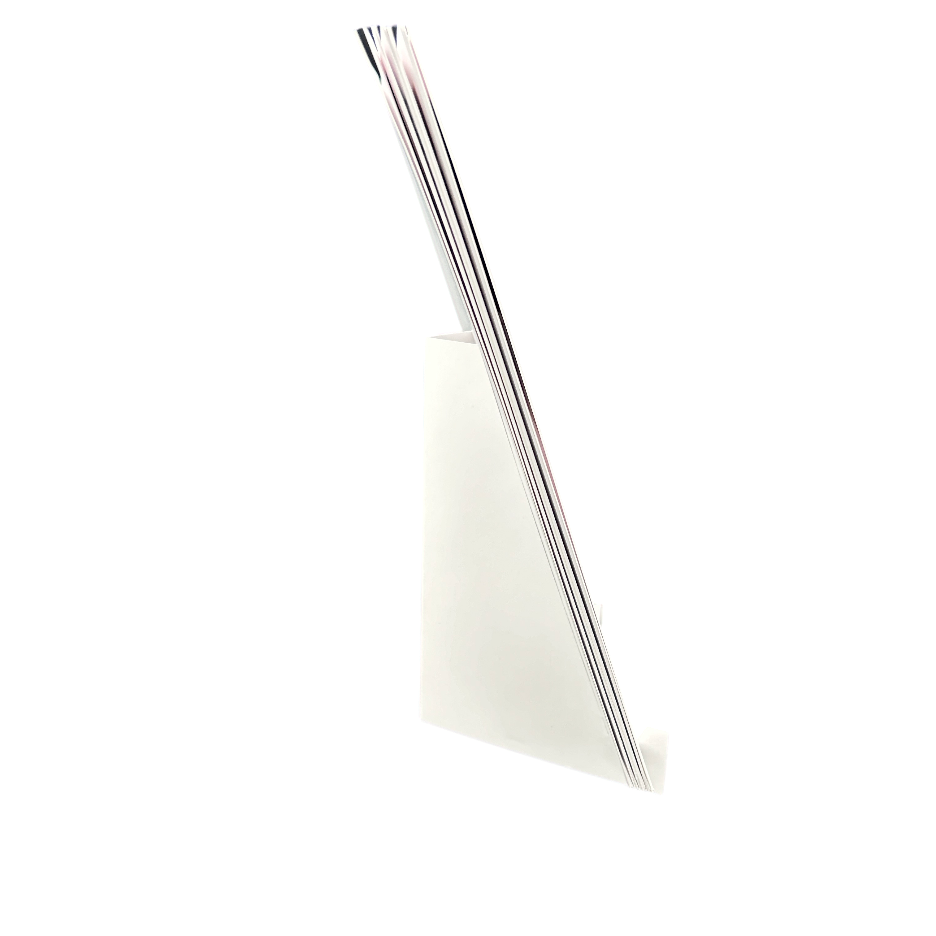 calendar_2025_with_easel.png